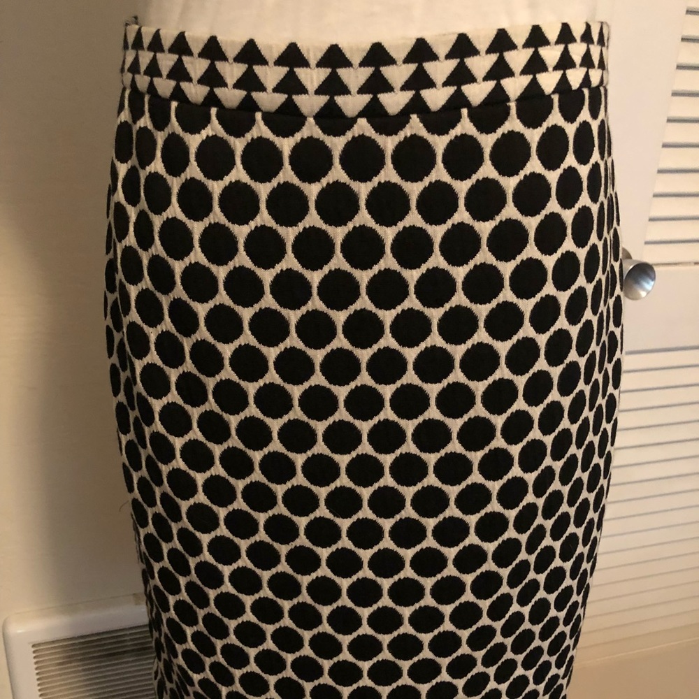 NEW skirt with geometric pattern